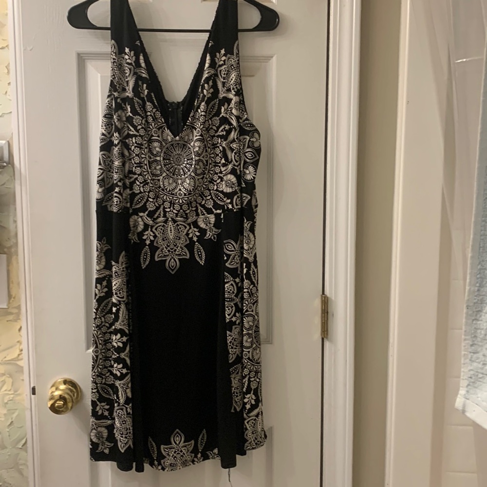 Venus black and white dress